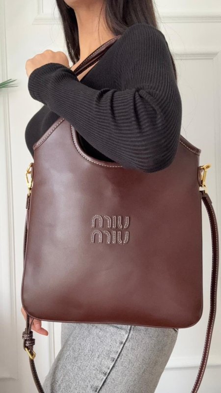 شنطة - MIU MIU #2296 / الجديدة كليا